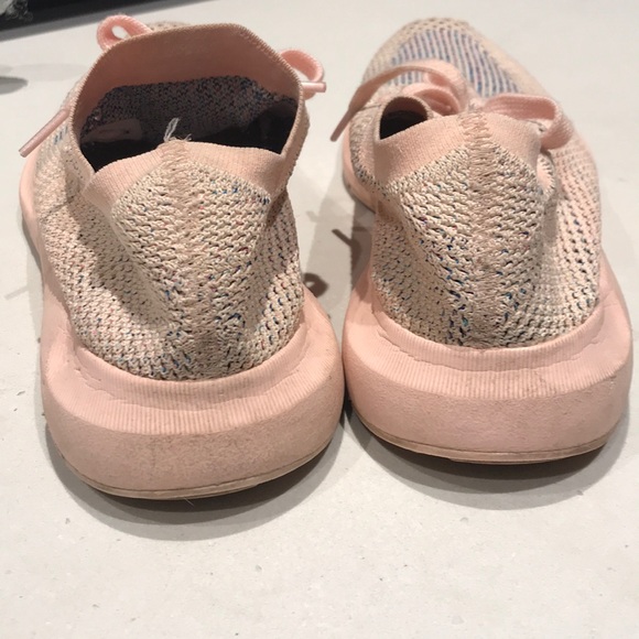 Pink mesh Adidas trainers - Picture 3 of 5